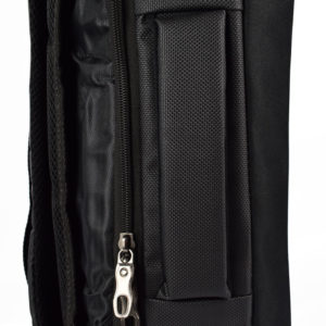 Rucsac-barbati-UrbanTrend-Negru-USB-4-detaliu